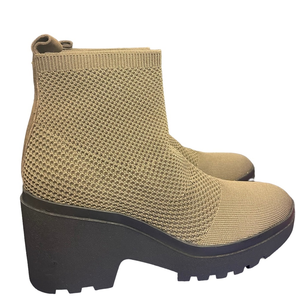 Eileen Fisher Textured Beige Heeled Boots